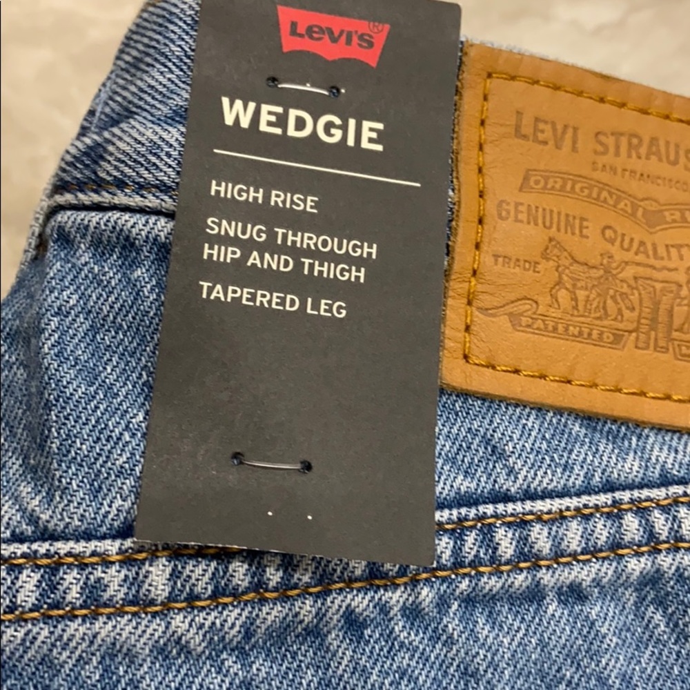 Levi’s Wedgie Icon Fit in Authentically Yours - Picture 9 of 11